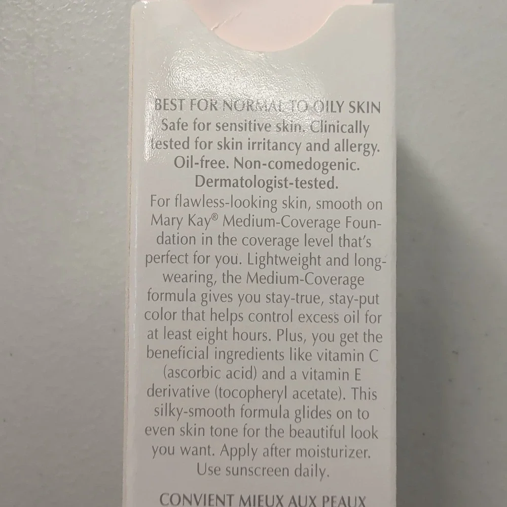 Mary Kay Medium-Coverage Foundation Bronze 808 Oil-Free 1 fl oz 364300